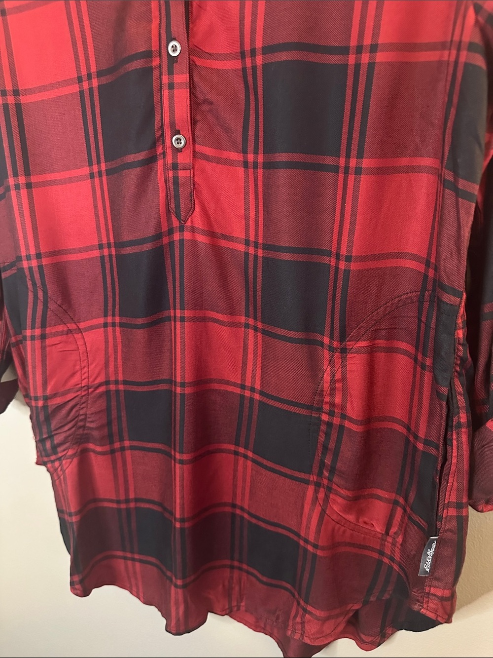 Eddie Bauer Red Black Plaid Viscose Popover Blouse Roll Tab Sleeve Size Small - Picture 4 of 8